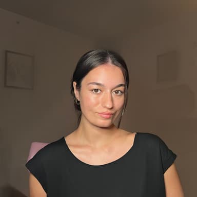 Emma Nasseri Headshot