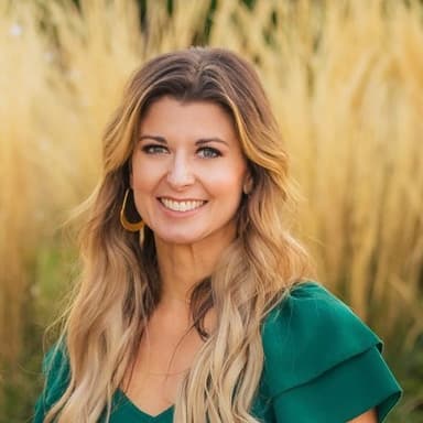 Dr. Jennifer Lohoefener Headshot